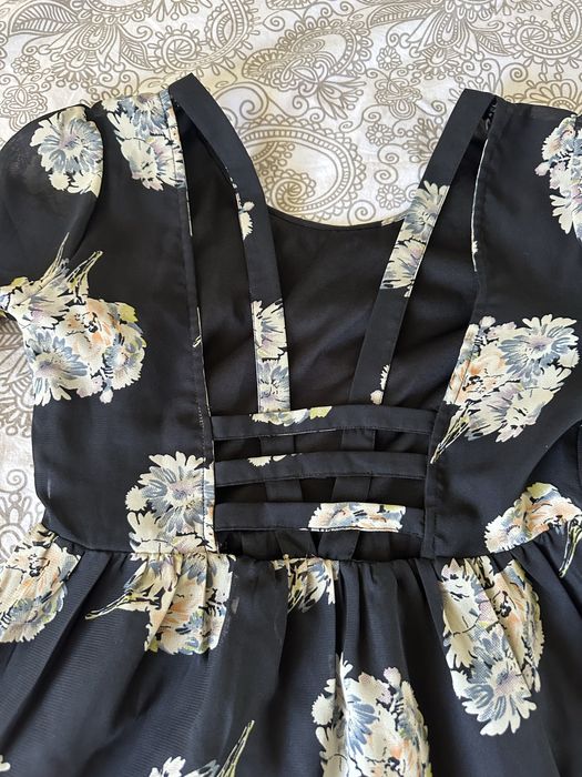 Ефирна рокля с цветен принт