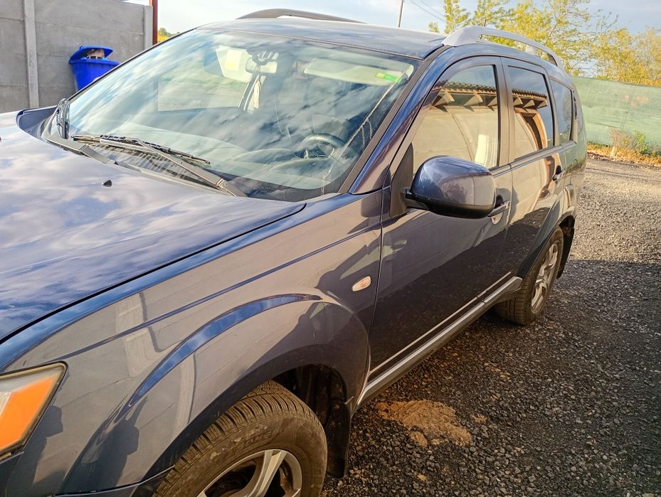 Vând Mitsubishi outlender