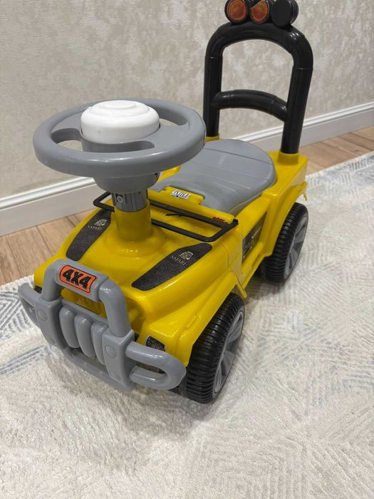 Продам машинку толокар