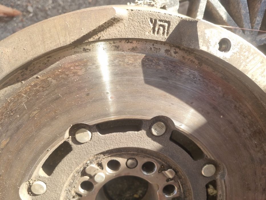 Продавам  съединител комплект за тойота рав4 2.2  136к