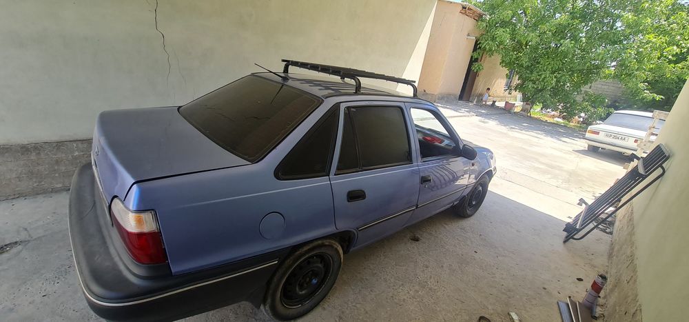 Ko'k Daewoo nexia 1