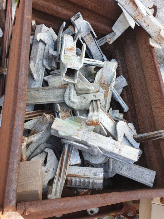 Скоби кламери ригели вертикализатори и аксесоари за вертикален кофраж