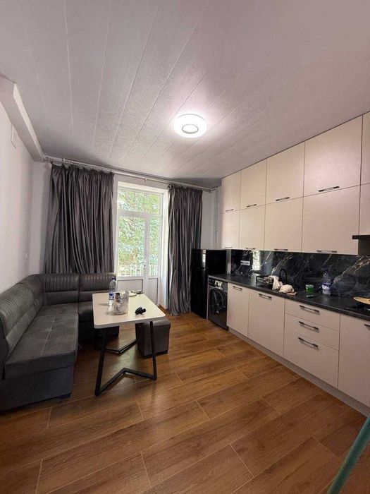 Сдается 1 комнатная квартира на длительный срок в Мирабалском районе.