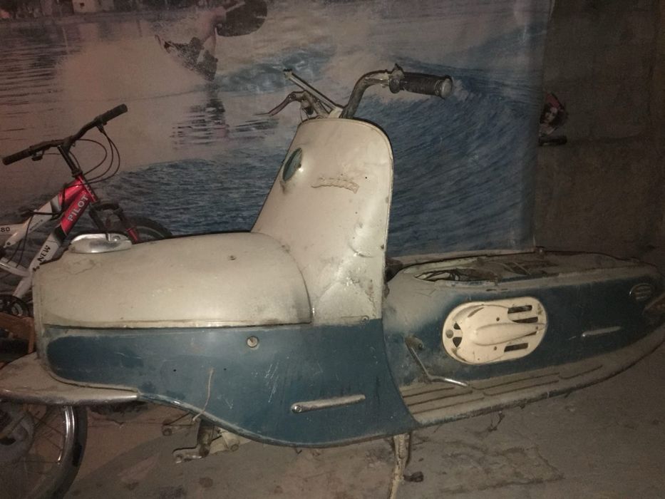 Продаётся ретро мотороллер под проект