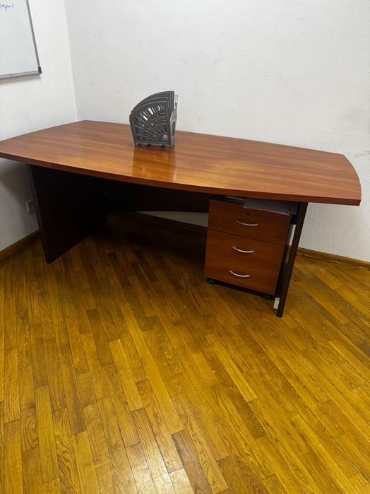 Стол офисный директорский