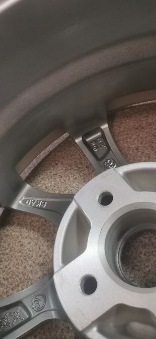 Продам титановый диск на 15