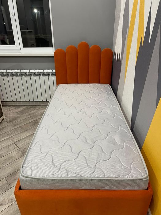 Кровати, 2 штуки.