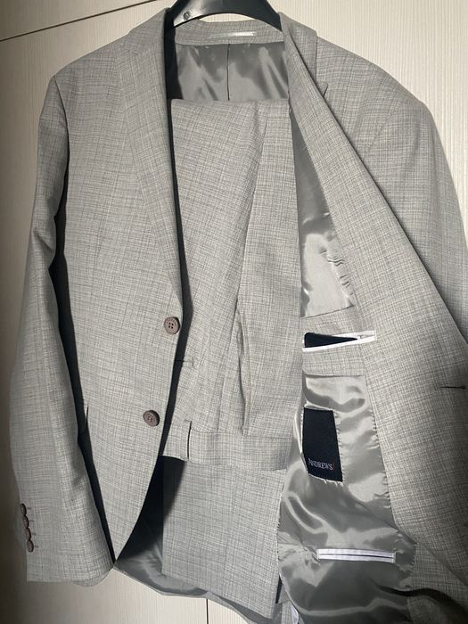 Мъжки официален костюм