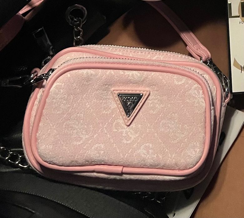 Чанта Guess с етикет