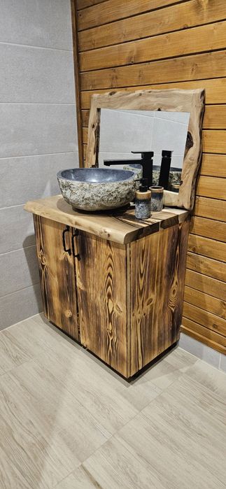 Шкаф за баня с орехов плот