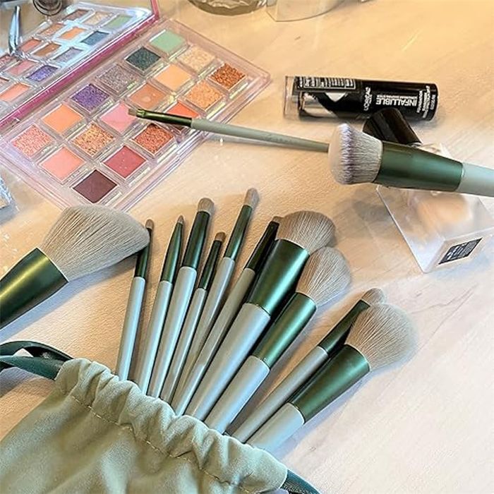 Комплект от 13 многофункционални четки за грим, пластмасови, зелени
