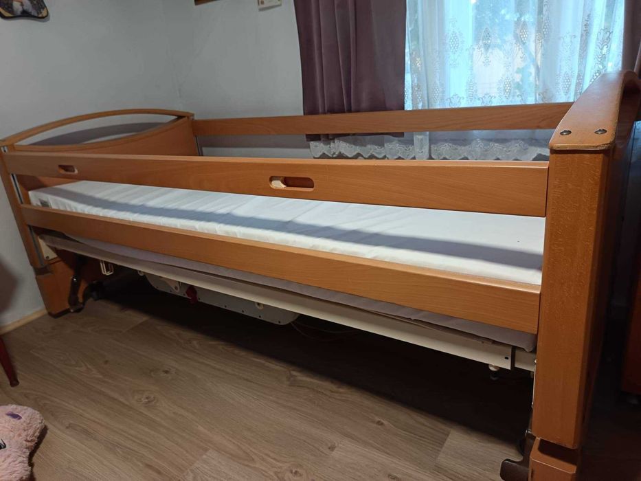 Pat medical cu saltea si telecomanda