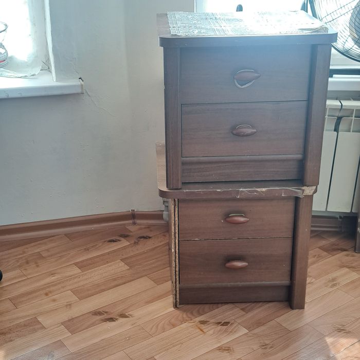 Продам туалетный столик с зеркалом