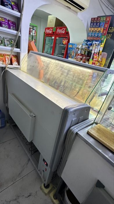 Продам витринный холодильник