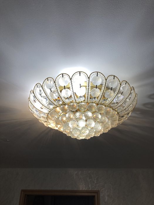 Продам люстру. Цена 15000 тенге.