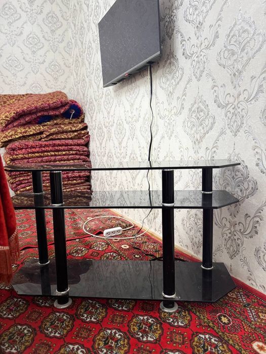 Спалний диван,трюмо ,тв подставка ва бир одомлик спалний диван сотилад