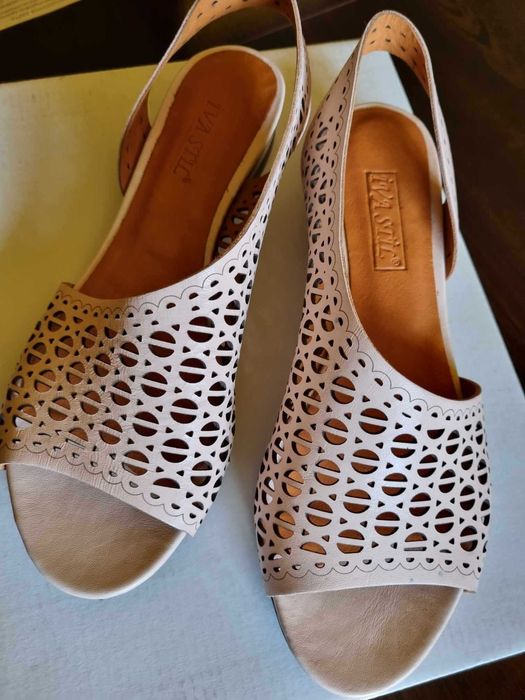 -% Естествена кожа, удобни и леки