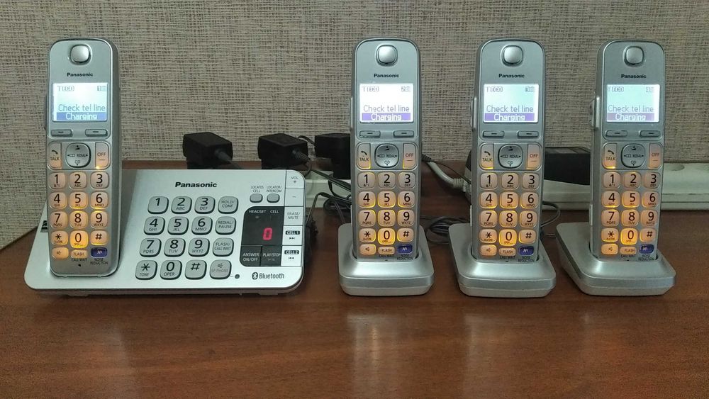 Продам радиотелефон PANASONIС четыре трубки на один телефонный номер.
