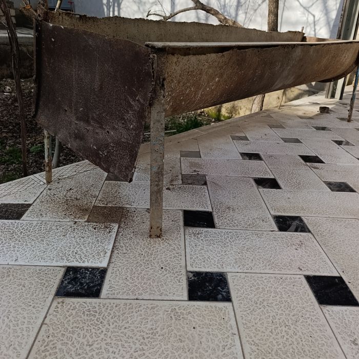 Qoʻy, mol va chorva uchun omuxta yem idish, oxur sotiladi, uzunligi 2m