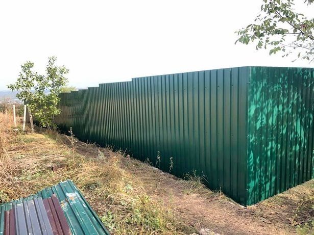 Executam garduri din tip Zaluzea ori ce tip de model șipcă metalica tabla cutata plasa Bordurata BCA
