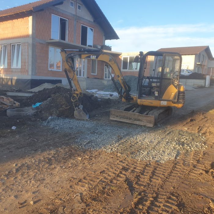 Inchiriez miniexcavator sapat santuri fundații terasamente nivelari