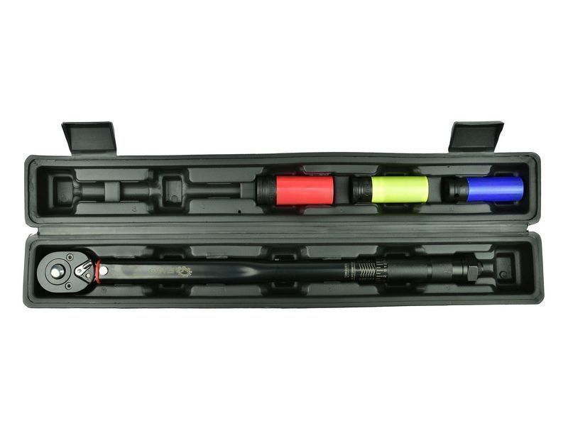 Динамометричен ключ 1/2 28-210nm с тръбен комплект със защита за алуми