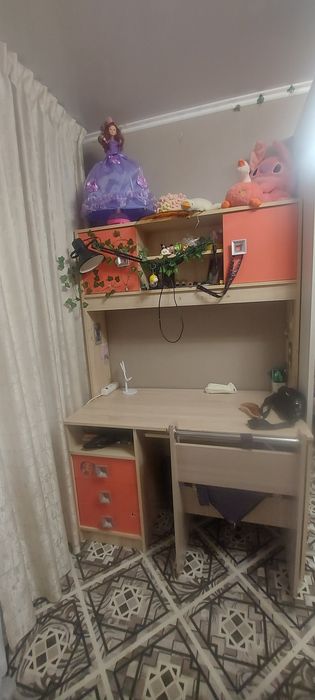 письменный стол .