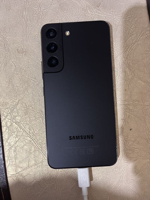 samsung s22 с небольшим дефектом