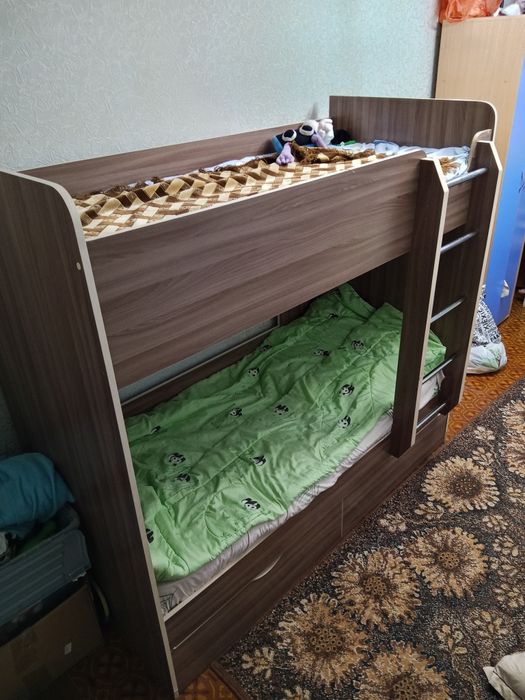 Продам двухэтажную кровать