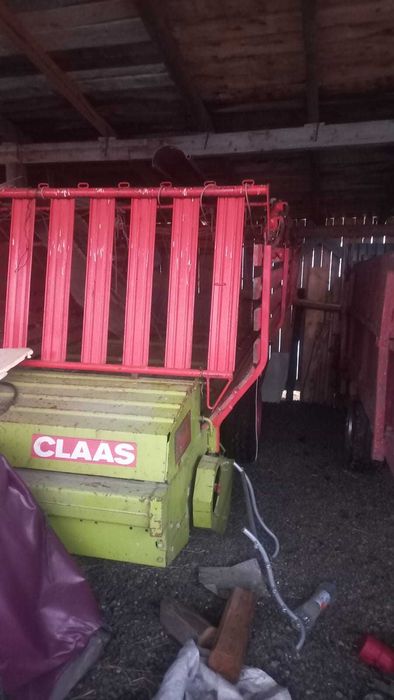 Remorcă de strâns fân