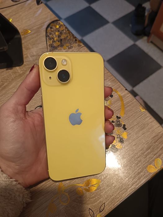 Vând schimb IPhone 14 și un Apple Watch 8