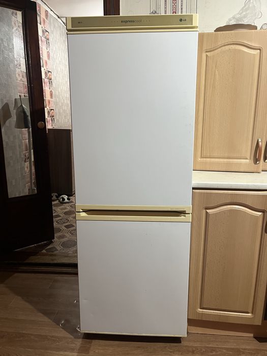 Продам холодильник за 30000тг