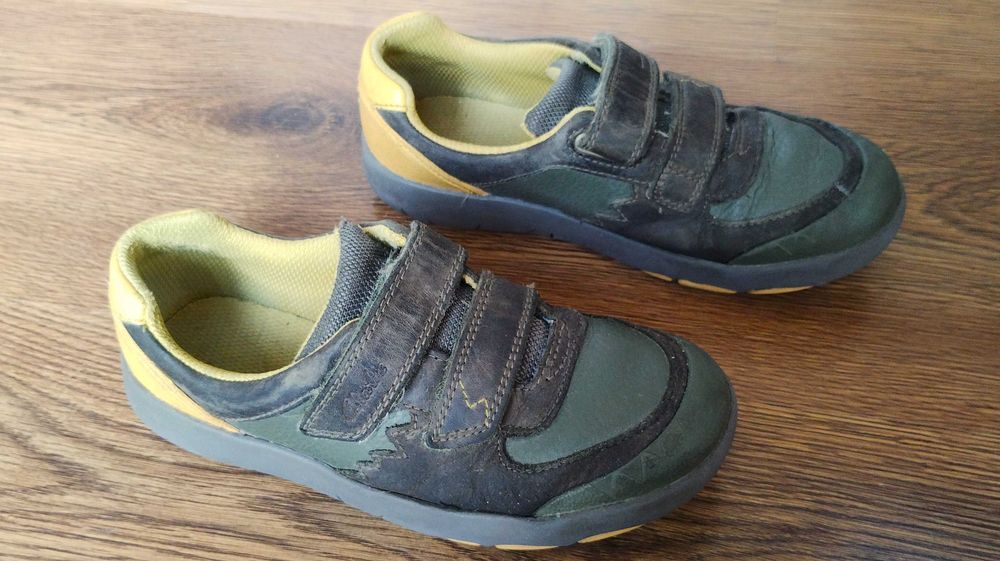 Оригинални обувки Clarks с лепки, естествена кожа, номер 32.5, отлични