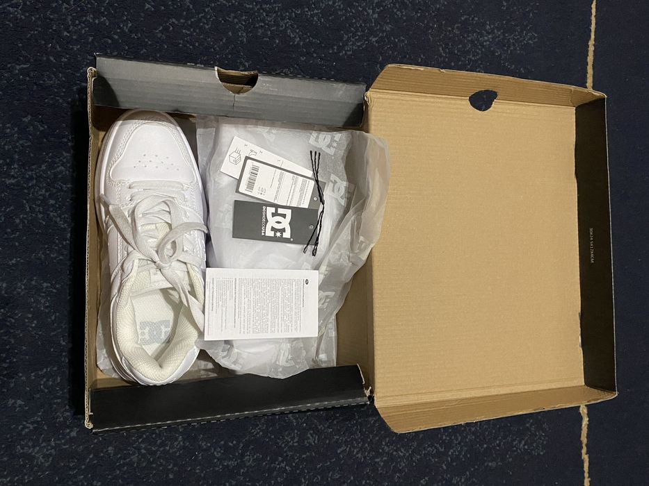 Adidasi Dc Shoes albi cu talpa inalta, nou nouti