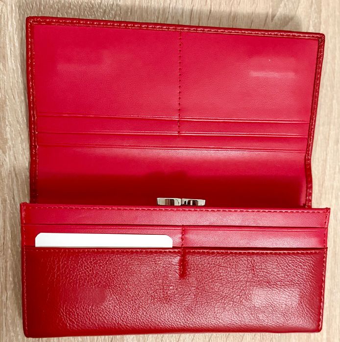 Елегантен НОВ дамски портфейл за стилни дами