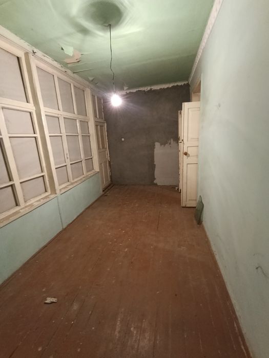 Nazarbekda 1.5 sotixlik, 3xonali uy sotiladi.