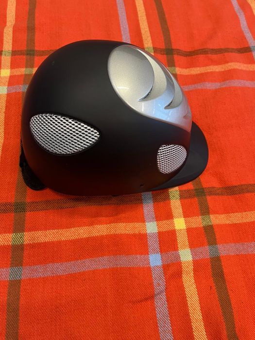 шлем для конного спорта