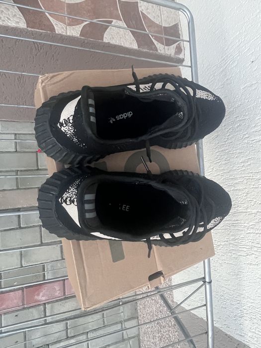 Yeezy 350 v2 oreo black and white