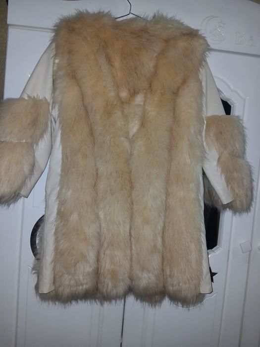 Chiroyli stildagi kelinlar paltosi