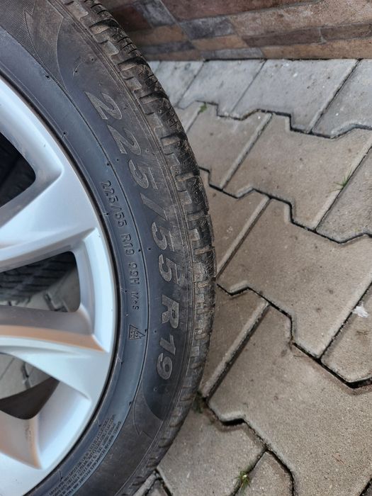 Jante mazda CX5 echipate cu cauciucuri Pirelli.