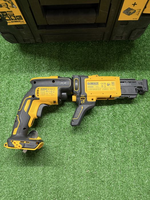 Винтоверт за гипсокартон  Dewalt DCF620 с две батерии и зарядно