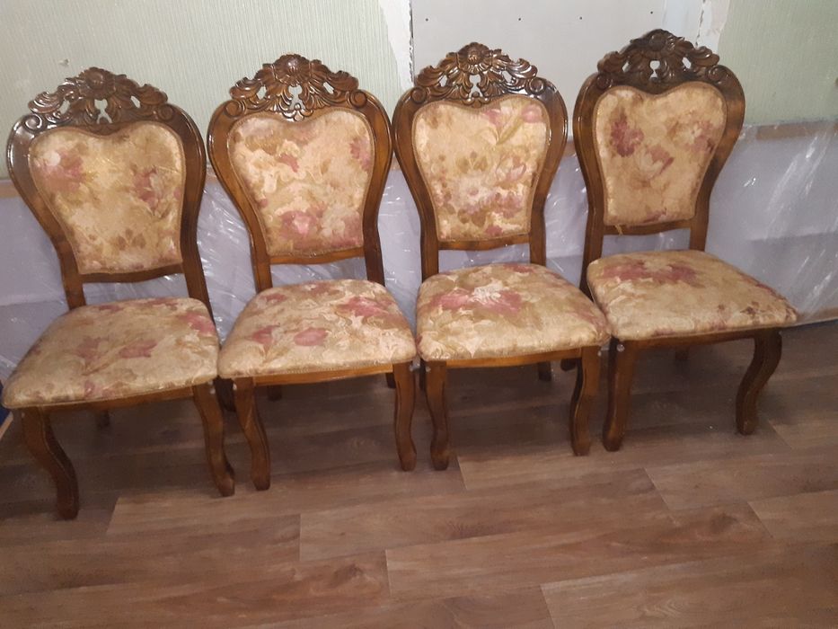 Стол и 6 стульев