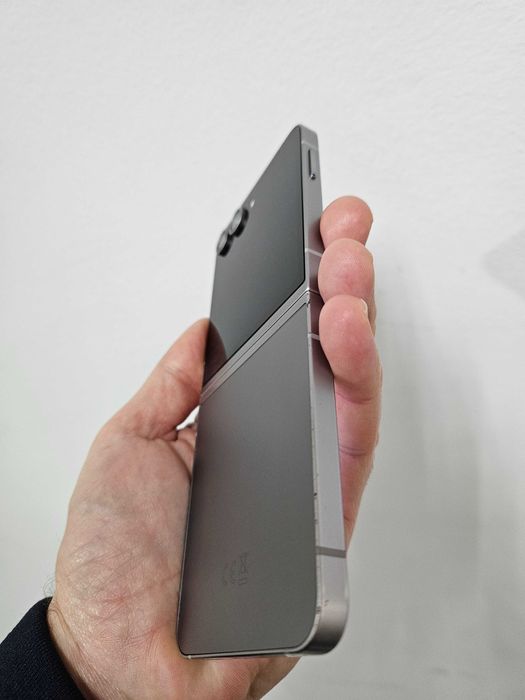 Samsung Galaxy Z flip 6 256 Gb impecabil