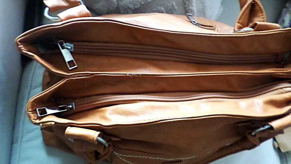 НОВА дамска чанта еко кожа с много джобове