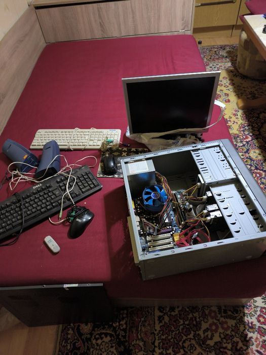 Компютър и монитор