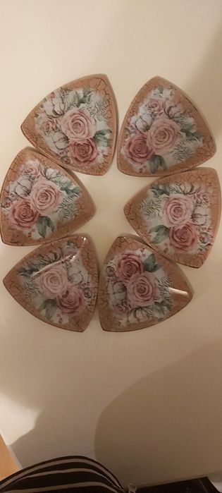 Ръчно декорирани стъклени чинийки