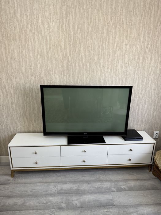 Продам кресло и тумбу под телевизор