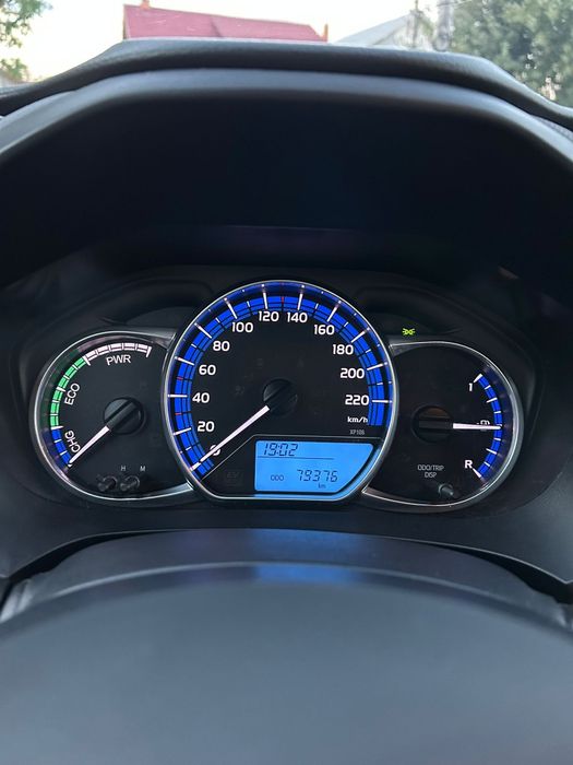 Toyota Yaris Hybrid 2016