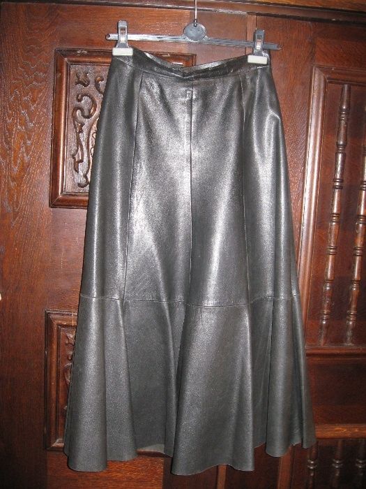 Fuste diferite modele si culori confectionate din piele naturala