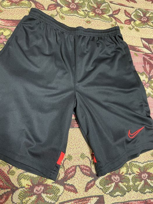 ЧИСТО НОВИ Оригинални Тениски / Екипи